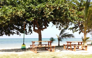 Tables by the Beach | Elegant Beach Resort